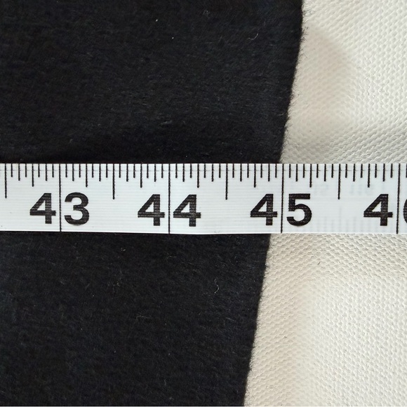 QUINCE 100% Mongolian Cashmere Double-Faced Wrap Coat
Retail $3,990.00 - Picture 13 of 15